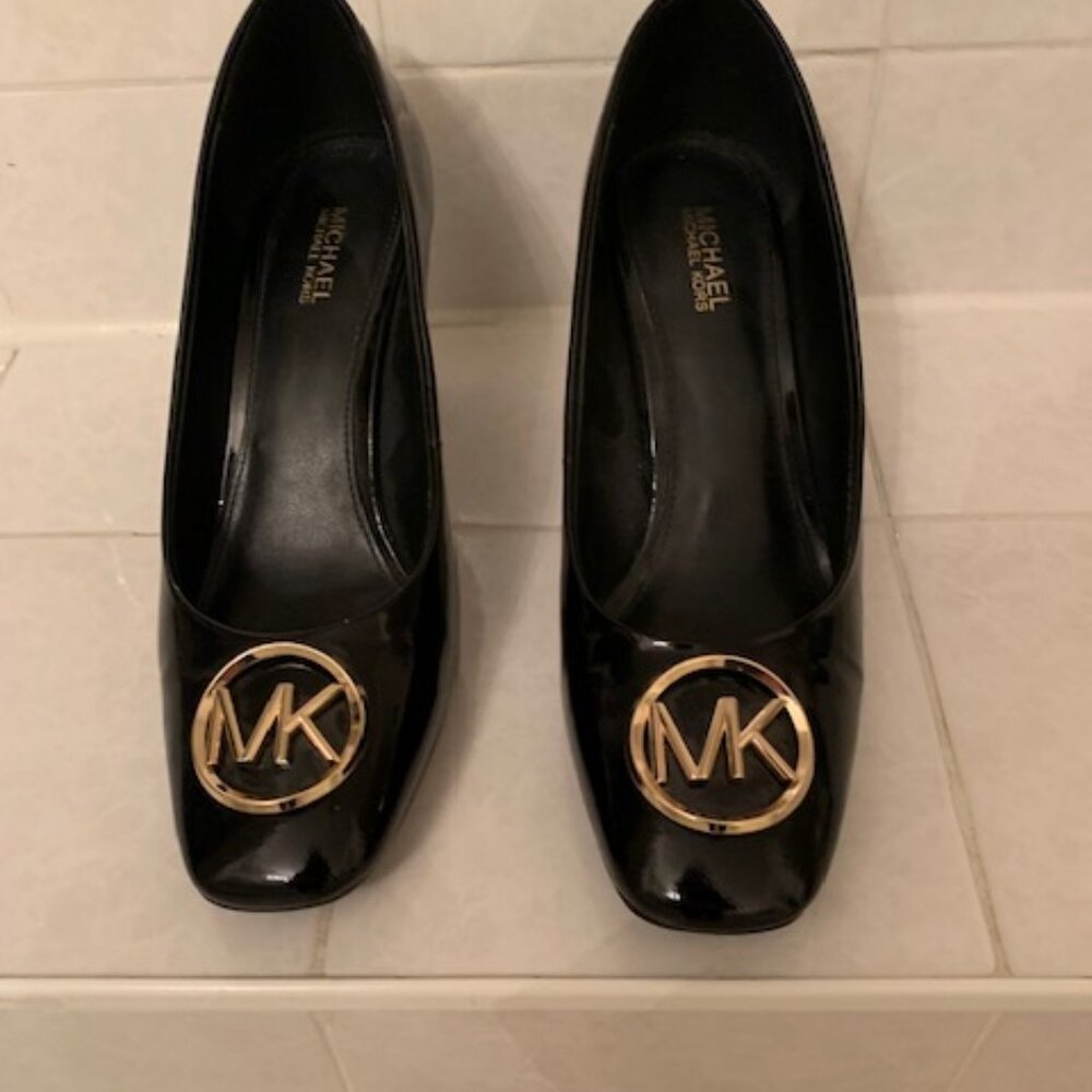 Michael Kors Heels in Black with MK logo